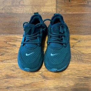 Nike boy’s size 12C shoes